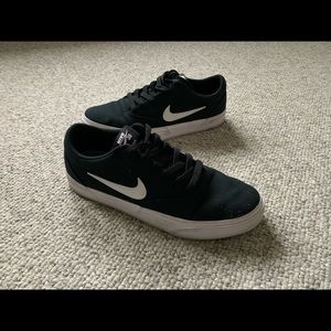 Men’s Nike SB Charge size 8.5